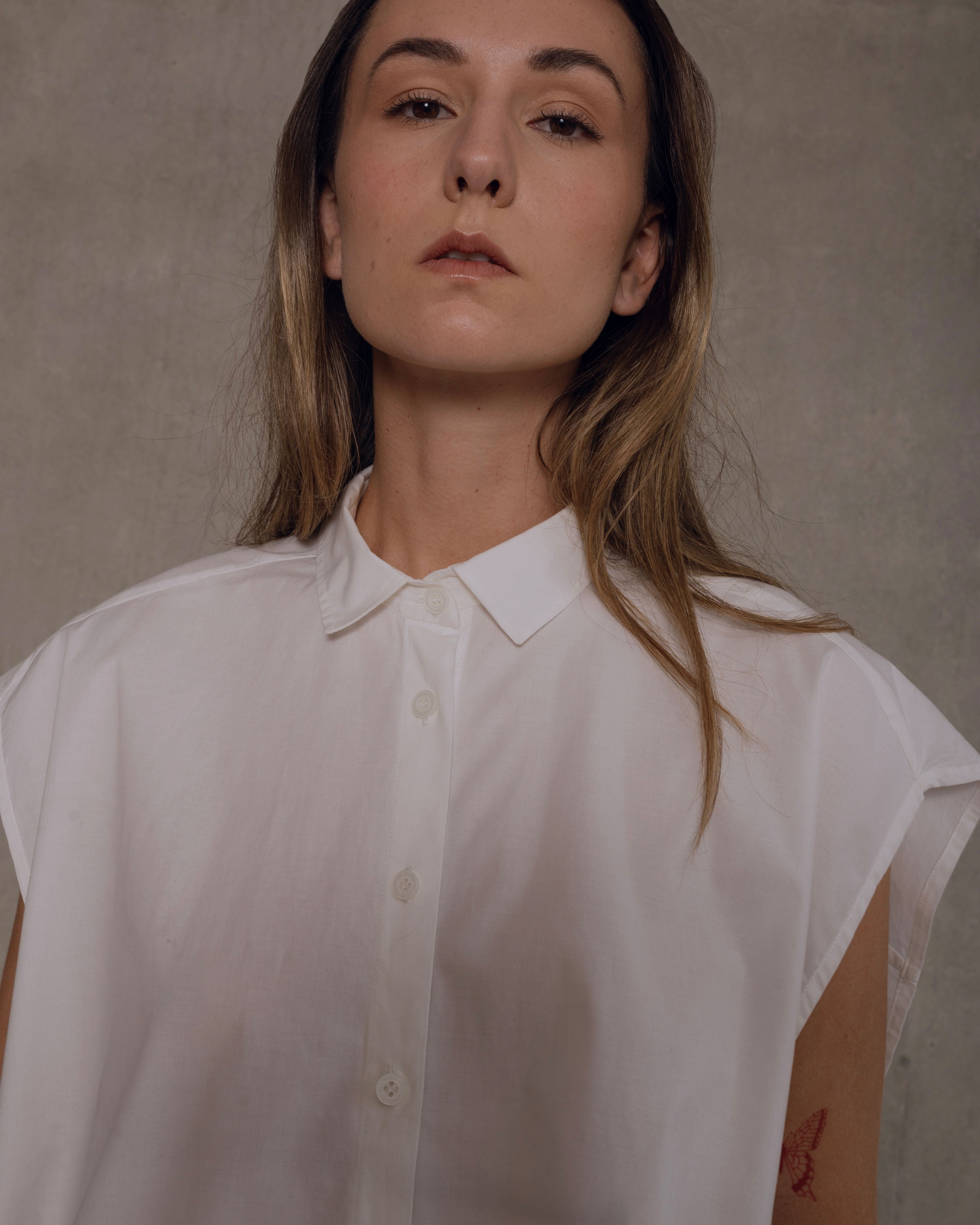 camisa sin mangas con sisa caida