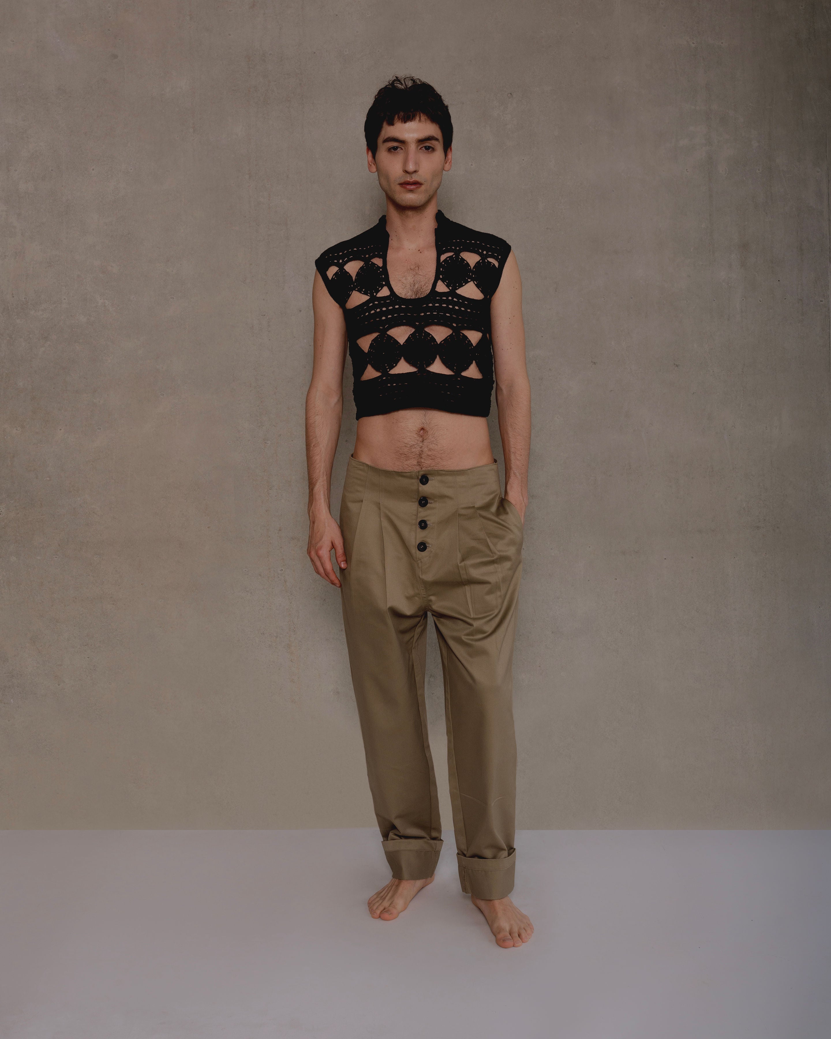 top negro tejido a mano en crochet