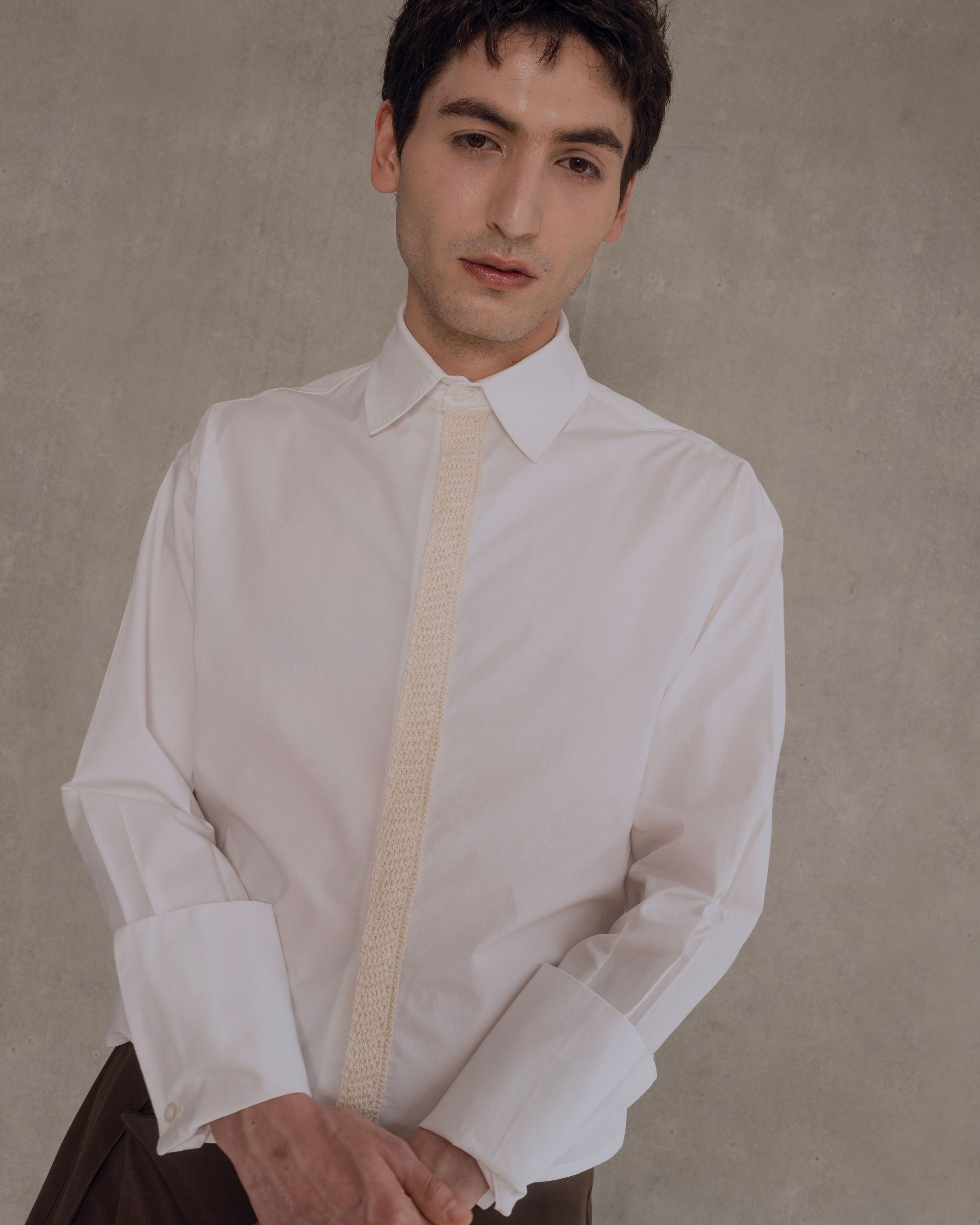camisa blanca detalles crochet manga larga