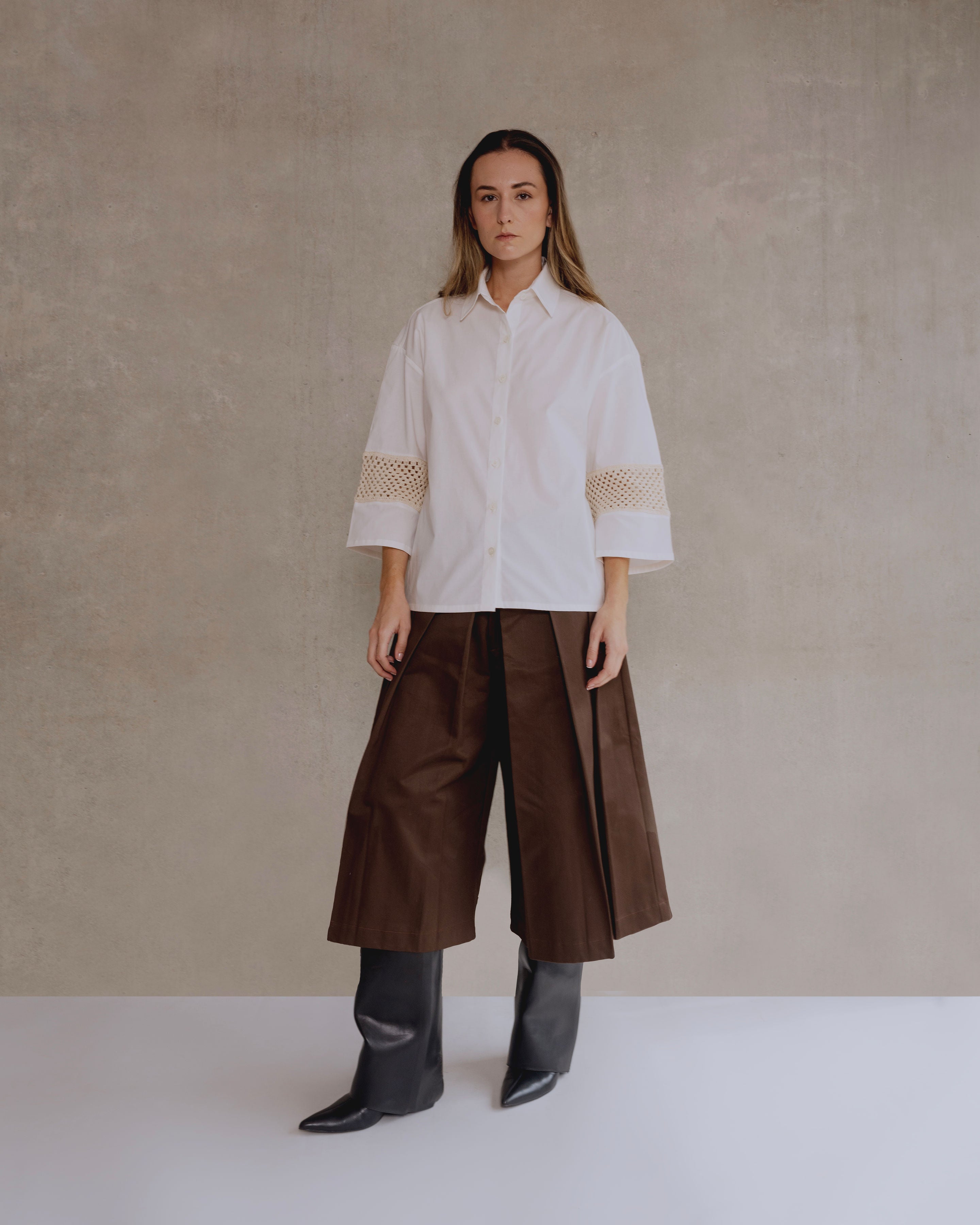 pantalon capri marron hombre
