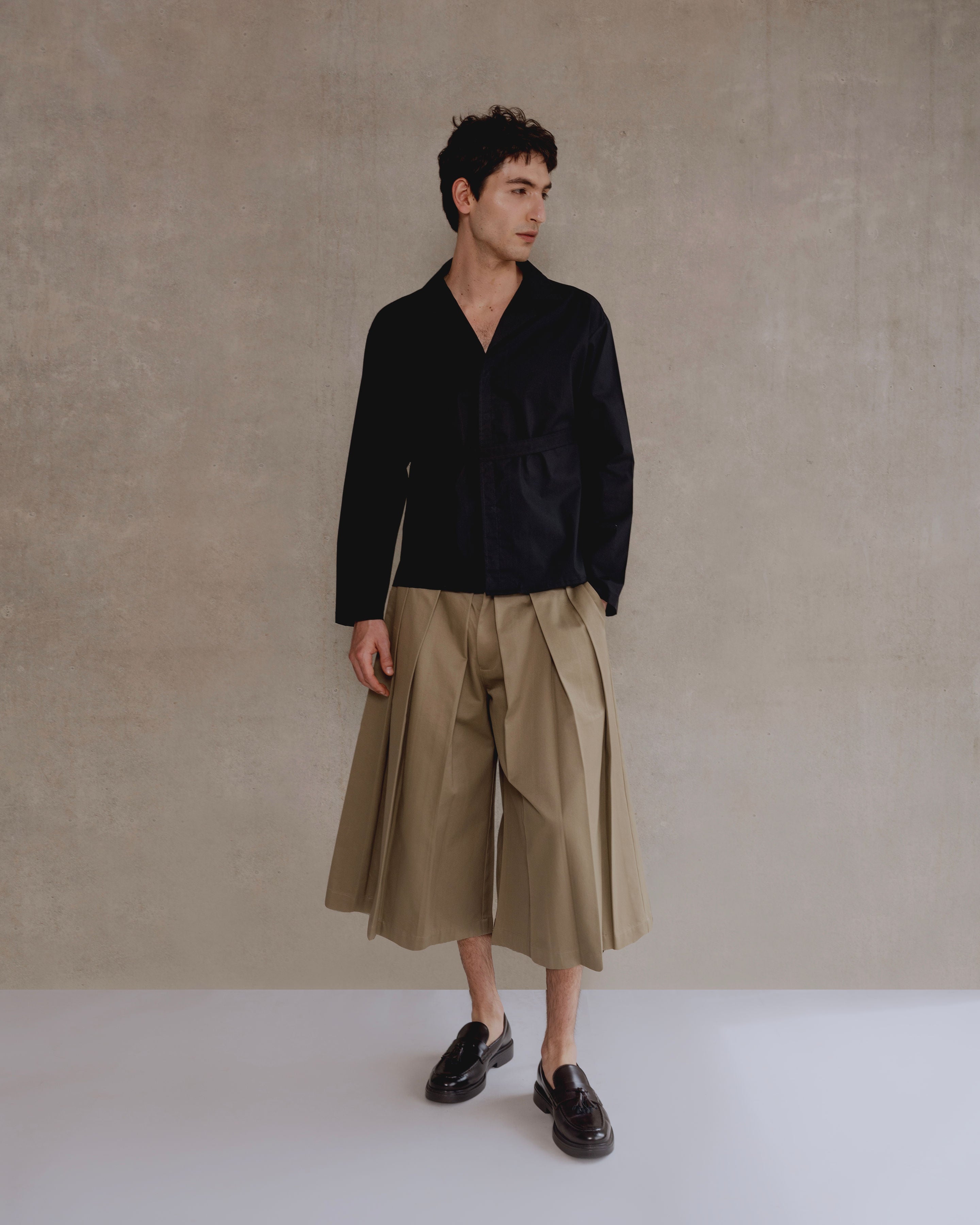 camisa negra con liston