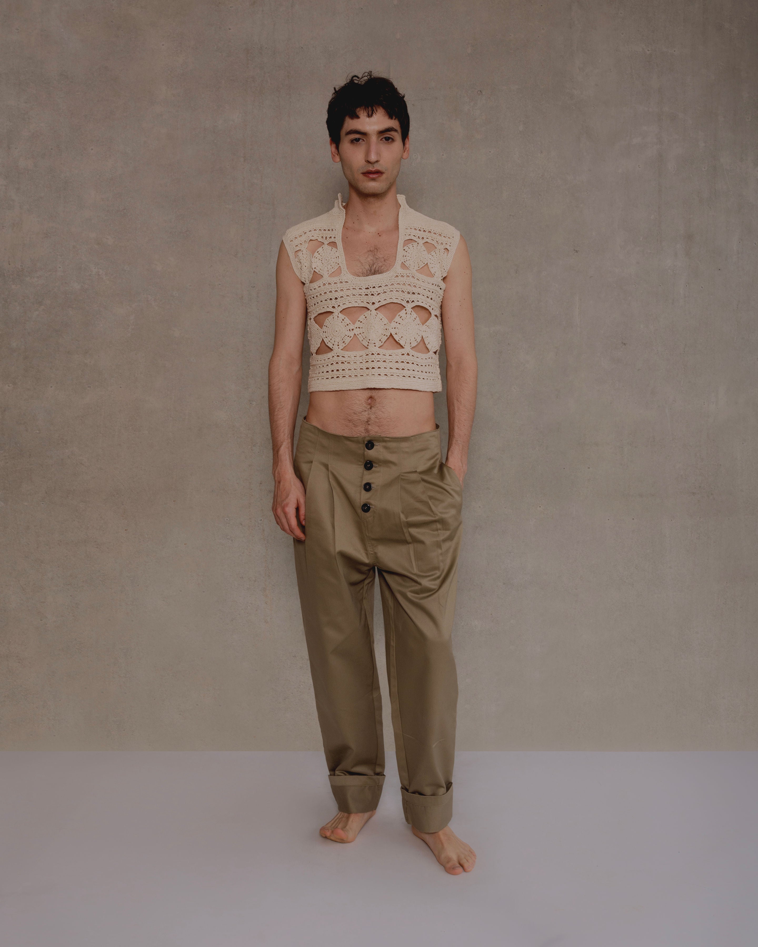 top blanco tejido a mano en crochet
