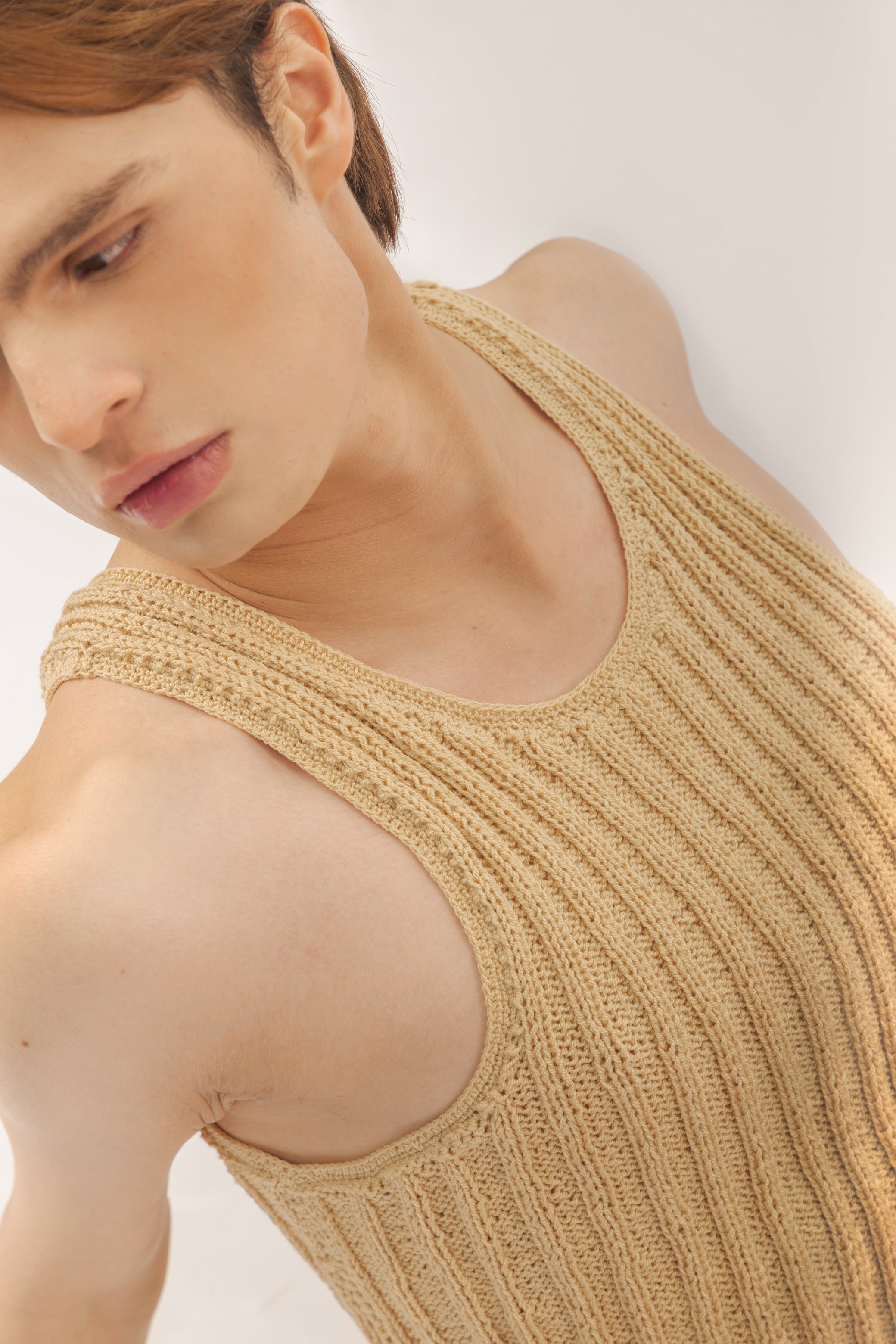 camisilla tejida amarilla