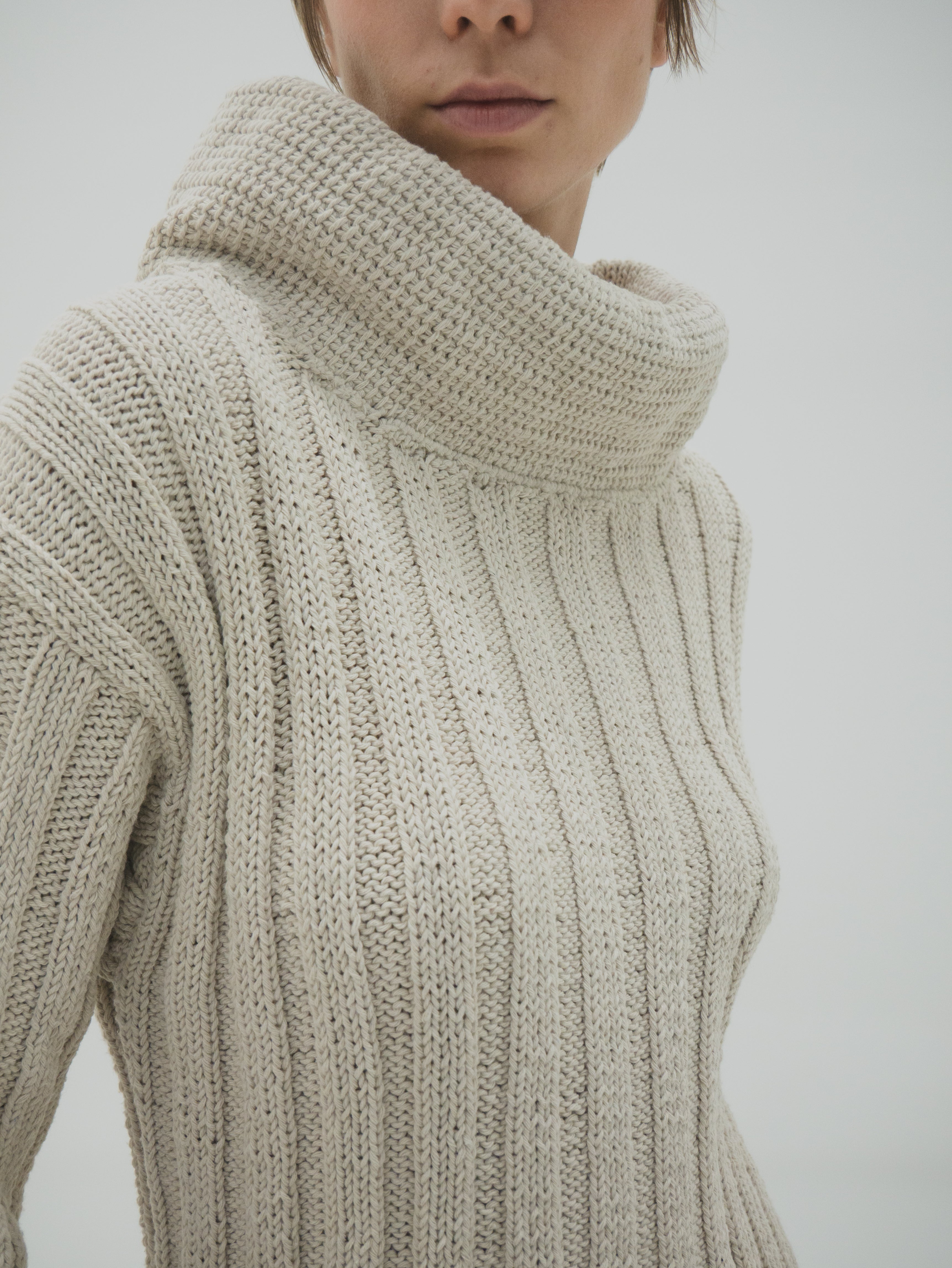 Sweater cuello alto estructurado crochet