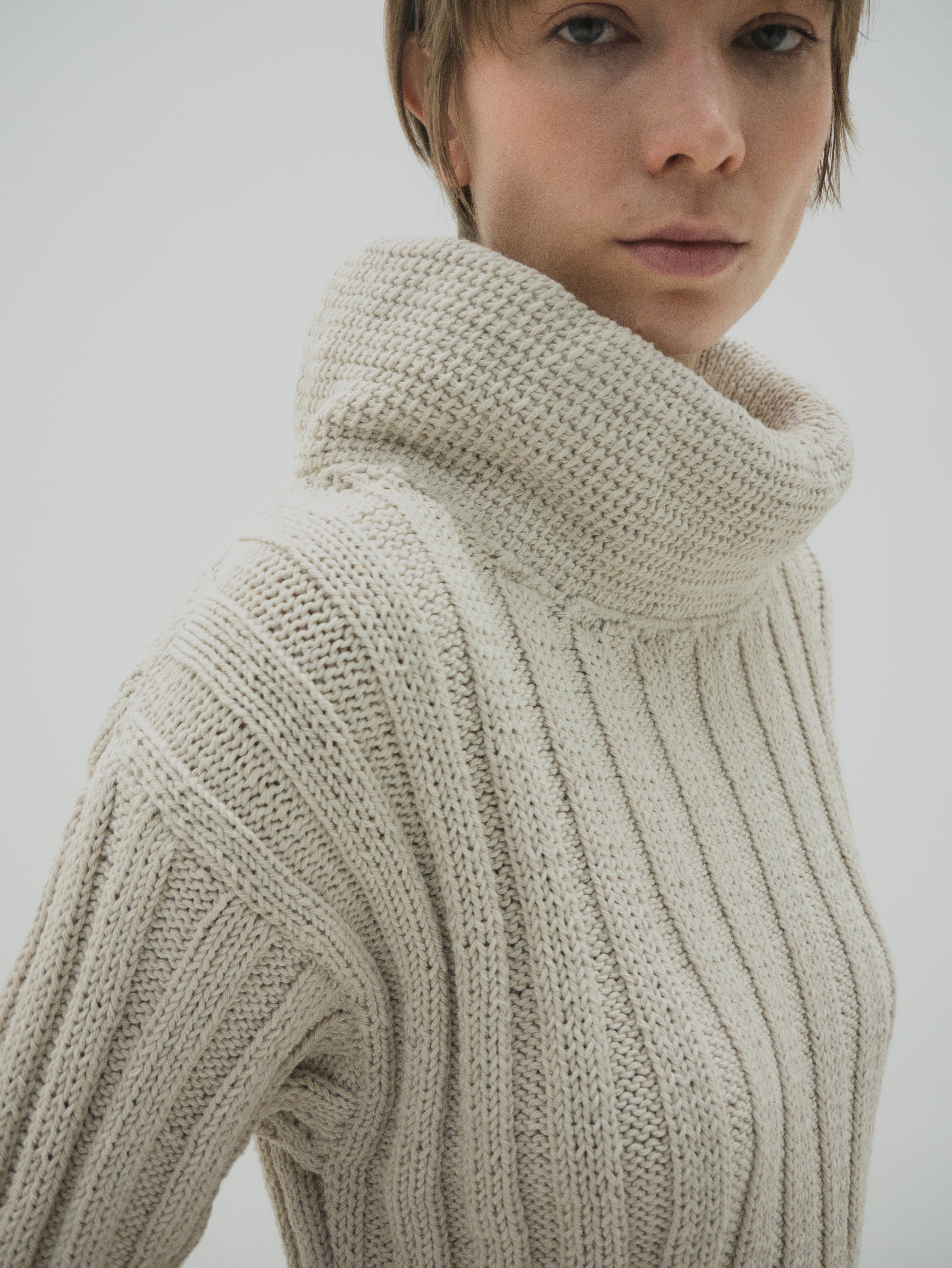 Sweater cuello alto estructurado crochet