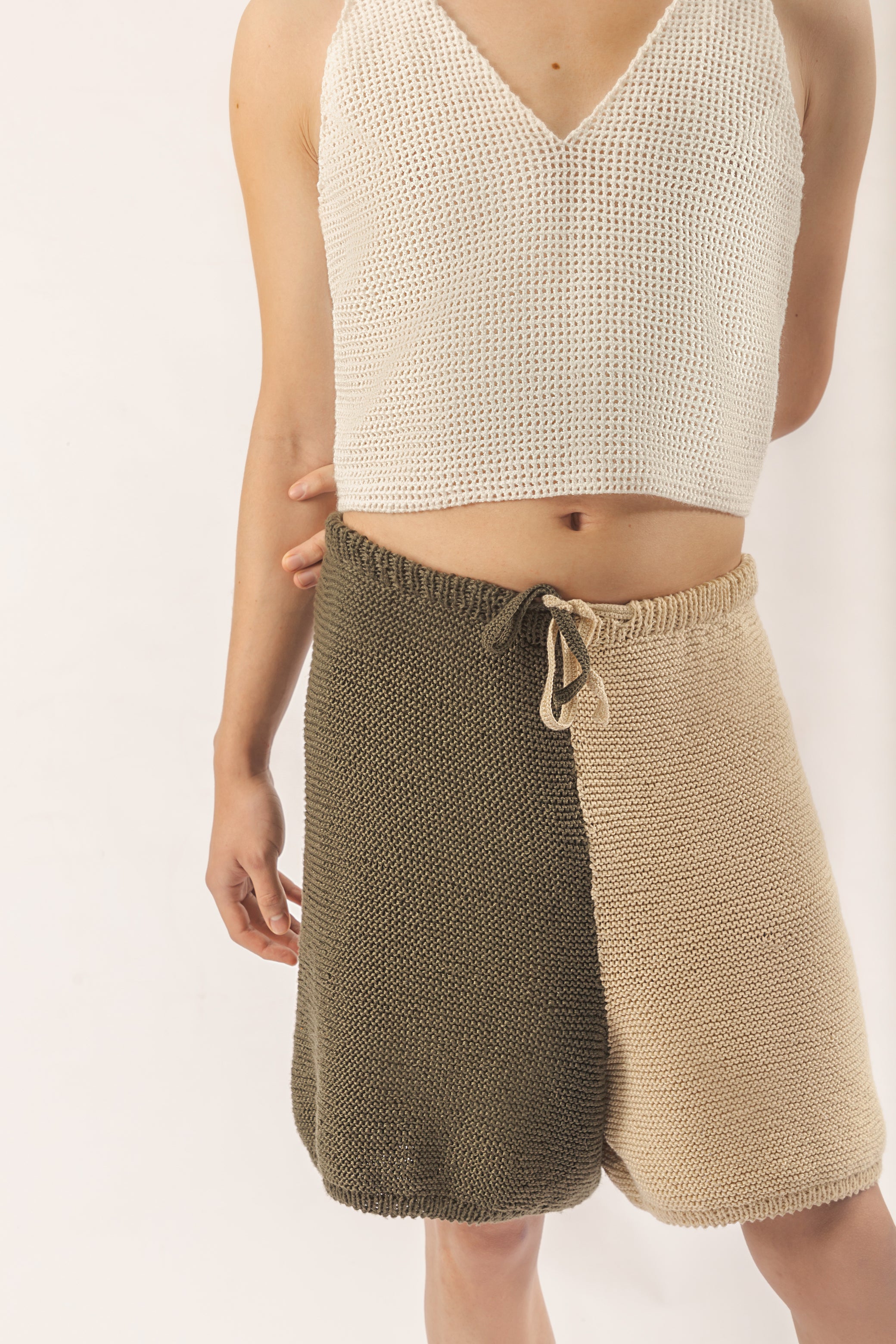 short crochet color verde y beige