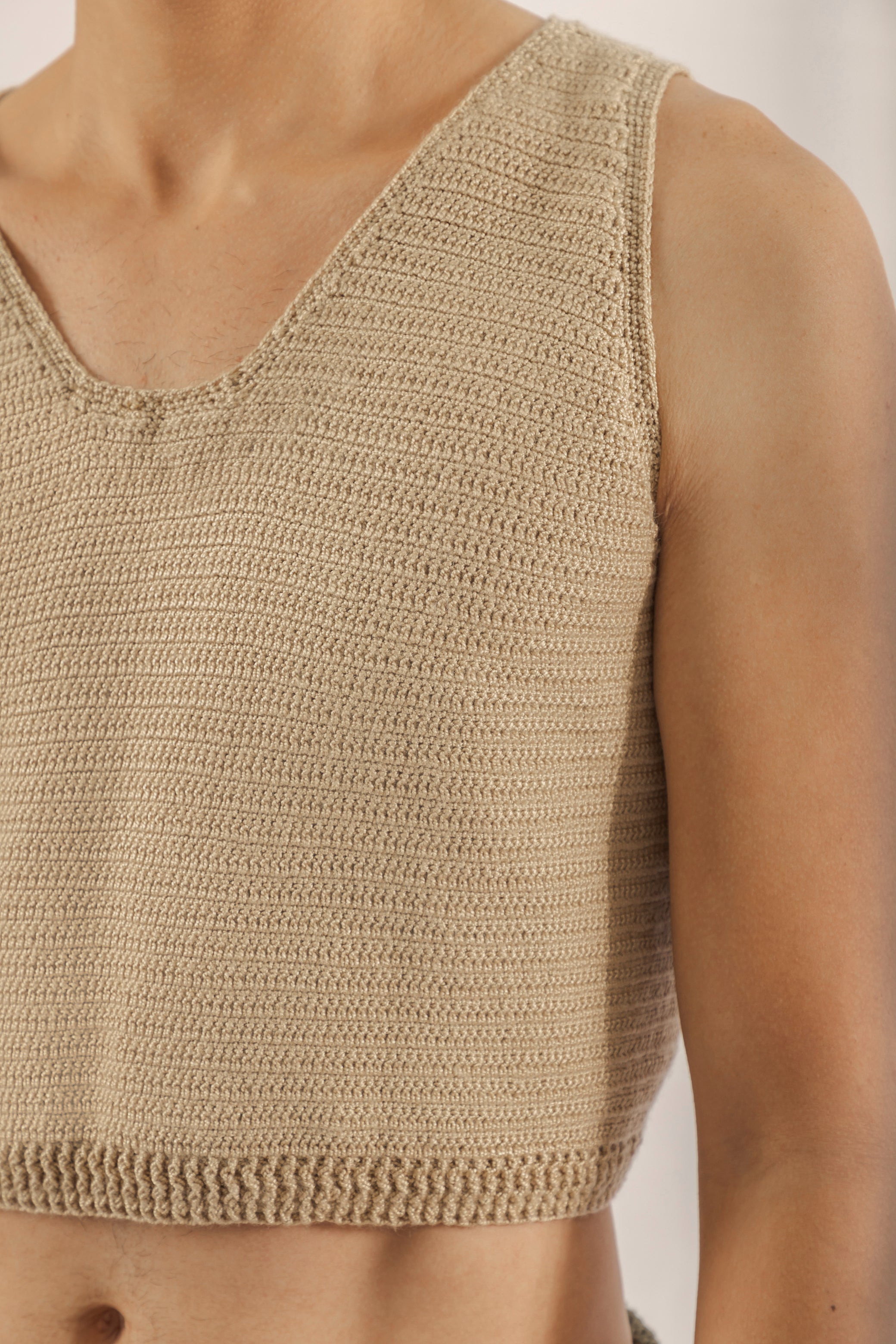 top tejido color beige 